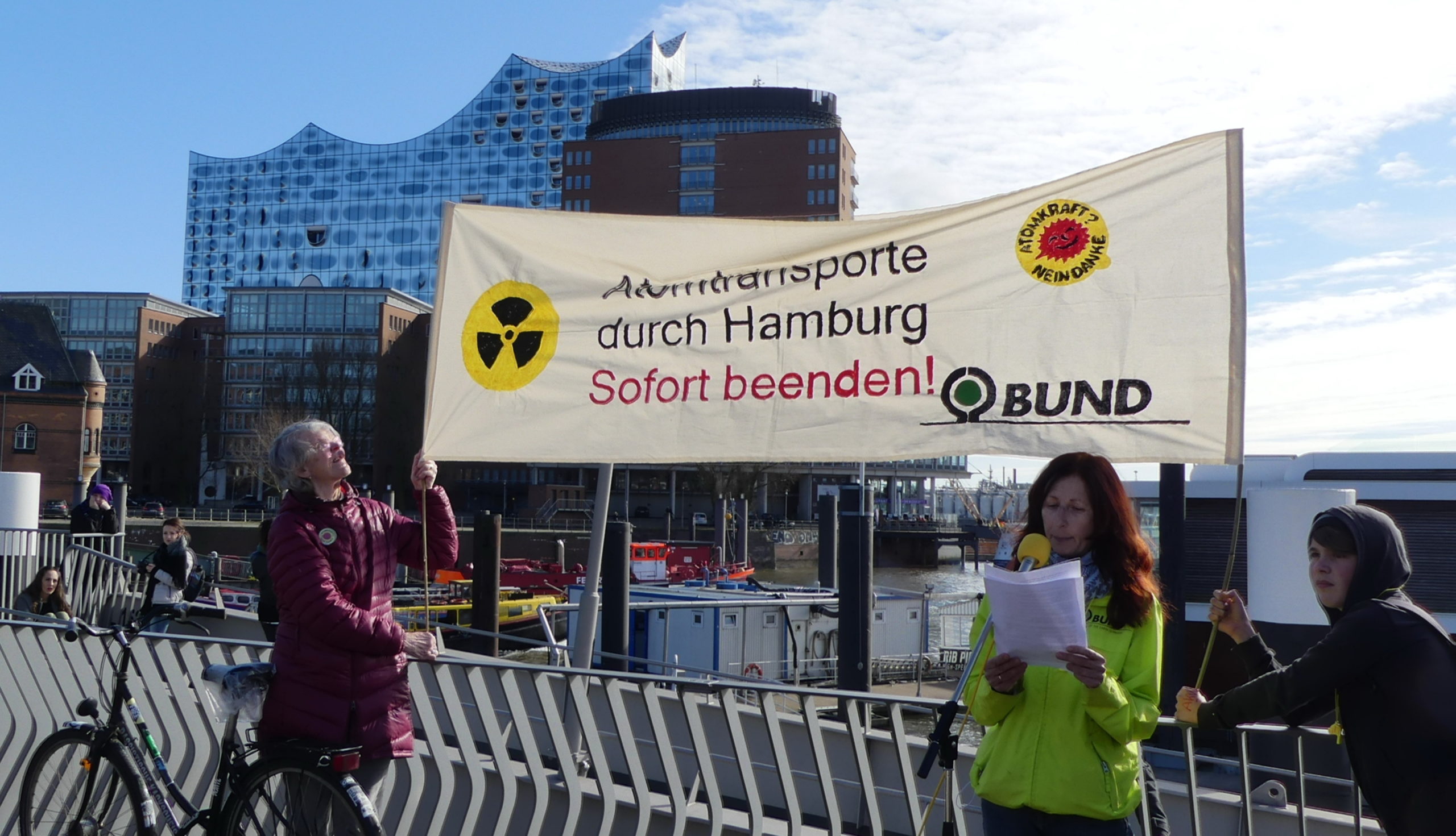 Atomtransporte Hamburg: Havarierter Atomfrachter auf der Elbe, Uranbrennstoffe für Reaktoren, Uranerz aus Namibia
